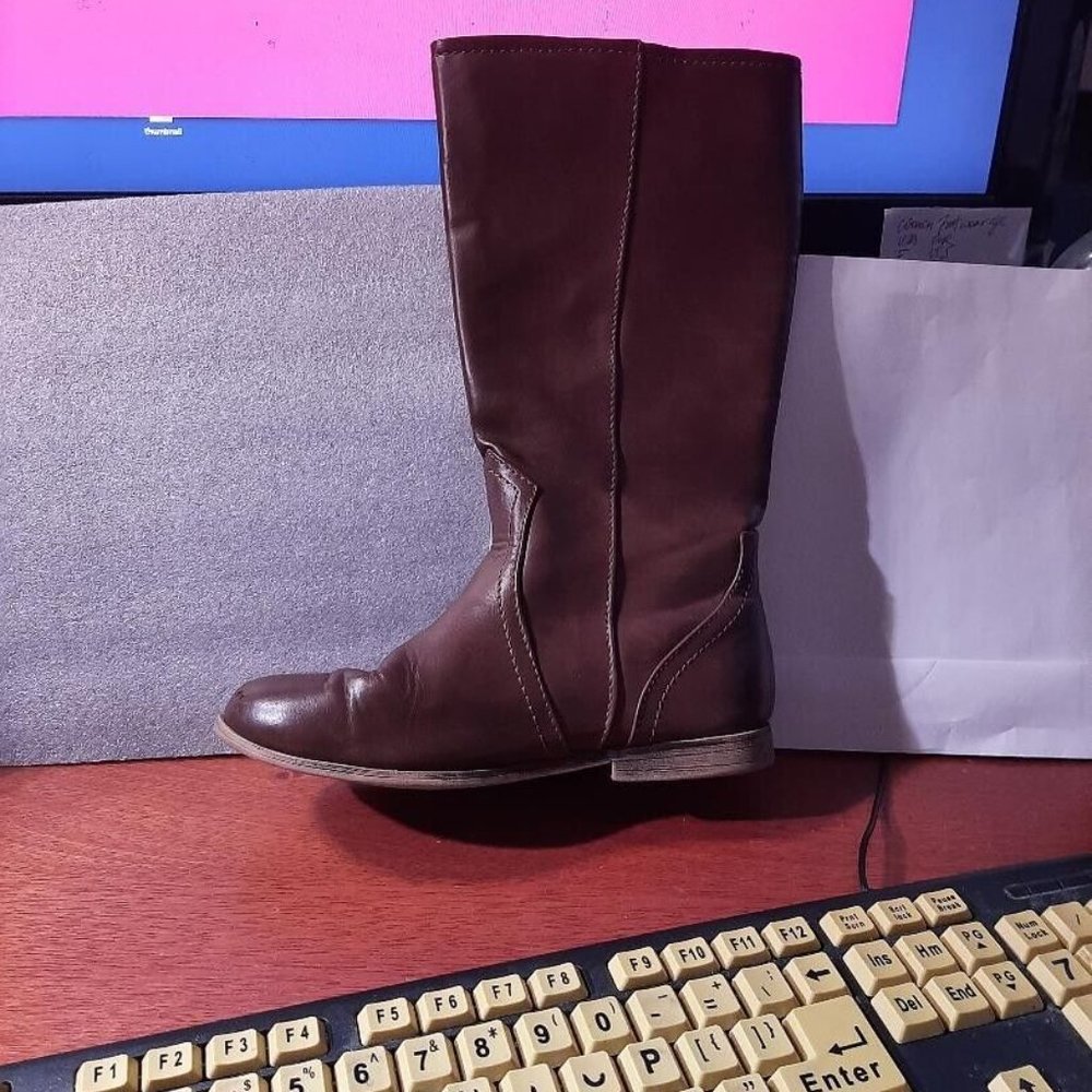 Target Kid Wide Width Boot Brown Size 3 Preloved - image 2